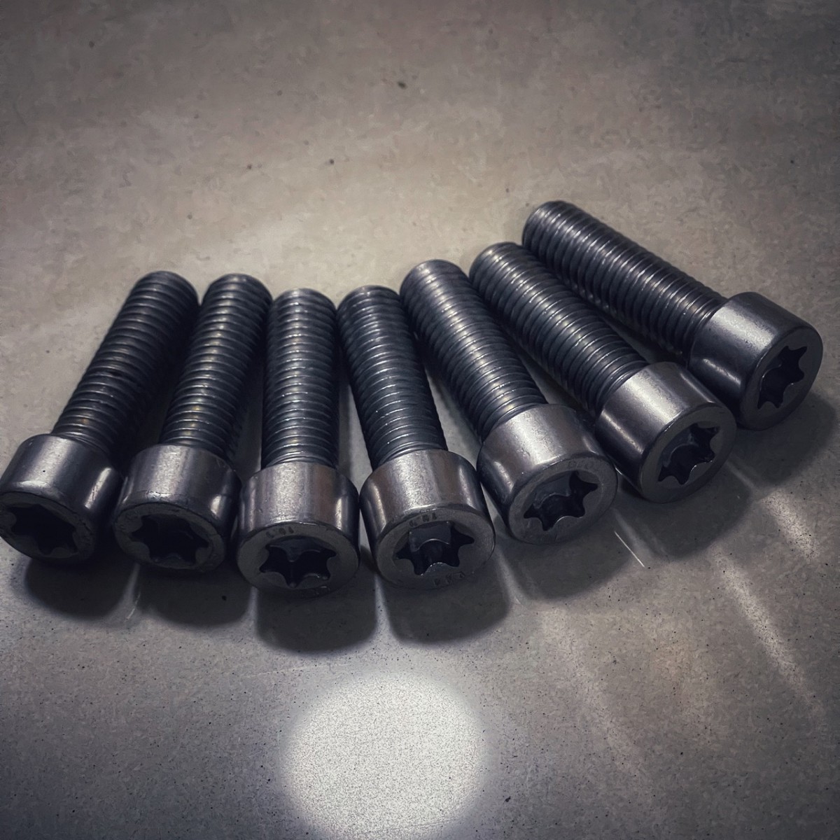 KX4 Perno/Tornillo Original BMW M12x40 TORX (10.9 Grade)